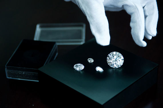 «Алроса» смягчит требования к покупателям алмазов