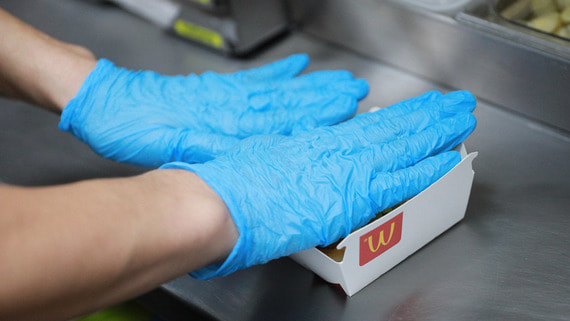 McDonald's в России готовится работать только навынос и доставку