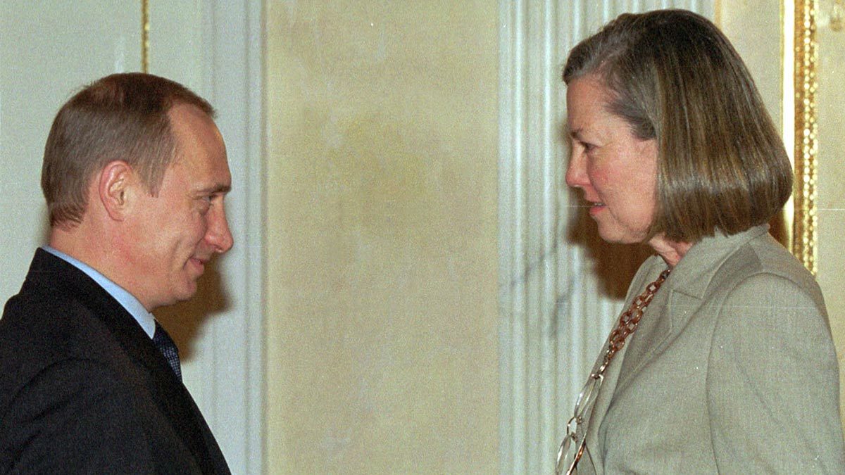 Карен Хаус и Владимир Путин во время интервью для The Wall Street Journal в 2002 г.