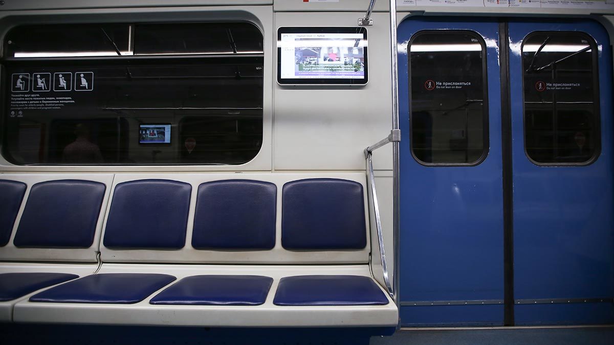 Телеэкраны в московском метро. Недавно агентство ТАСС получило одобрение президента на создание сети информационных цифровых экранов в метрополитенах, аэропортах и на вокзалах крупных городов