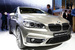 BMW 218d Active Tourer
BMW представила серийную версию минивэна Active Tourer, который отнесен компанией к новой 2-й серии. Первый в истории немецкой марки серийный автомобиль с передним приводом и поперечно расположенным силовым агрегатом будет оснащаться новыми трех- и четырехцилиндровыми моторами с турбонаддувом мощностью от 136 до 231 л.с. Полный привод xDrive устанавливается как опция.