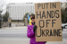 Акция солидарности с Украиной перед российским посольством в Вашингтоне, США