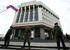 6 марта
Верховная рада Крыма проголосовала за присоединение автономии к России на правах субъекта Федерации, решение вступило в силу немедленно. Крымские депутаты обратились к президенту Путину и Думе с предложением о начале процедуры вхождения Крыма. Референдум все равно пройдет - но уже не 30 марта, а 16-го, и на нем будут вопросы о вхождении Крыма в Россию и о сохранении Крыма в составе Украины.
США вводят санкции в отношении чиновников, лиц и организаций, дестабилизирующих ситуацию на Украине. Это ответ на продолжающееся нарушение Россией суверенитета и территориальной целостности Украины, заявил пресс-секретарь Белого дома.
