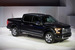 Ford F-150
Серийная версия пикапа F-150 с алюминиевым кузовом на стальной несущей раме. Автомобиль, который остается в США лидером продаж в классе на протяжении последних трех десятилетий, стал легче в сравнении с прежним поколением на 320 кг. Это позволило снизить рабочий объем двигателя и повысить его топливную эффективность
