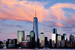 Здание One World Trade Center (в центре)