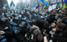 Столкновение участников митинга "За европейскую Украину" за подписание соглашения об ассоциации с Евросоюзом с сотрудниками полиции в Киеве