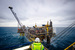 Нефть Северного моря
Норвегия стала одной из самых богатых стран в мире во многом благодаря разработке нефтяных и газовых месторождений Северного моря. Норвежские компании, наряду с российскими, являются одними из основных поставщиков углеводородного сырья в Европу. Сверхдоходы от высоких цен на нефть Норвегия складывает в специальный пенсионный фонд, в котором накоплено уже более $850 млрд (по $160 000 на одного норвежца). Фонд инвестирует средства на международных рынках, в том числе ему принадлежит более 1,5% всех европейских акций.