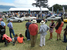 Зрители рассматривают автомобили-участники Concours d'Elegance 2014 в гольф-клубе Пеббл Бич (Pebble Beach), Монтерей, Калифорния, США
