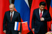 Президент России Владимир Путин и председатель КНР Си Цзиньпин на церемонии подписания совместных документов