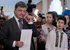Кандидат в президенты Украины Петр Порошенко во время голосования на избирательном участке