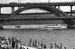 Москвичи загорают и купаются в Москве-реке у метромоста на Ленинских горах, 1979 г.