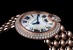Cartier. Ballon Blanc de Cartier
Браслет и корпус из розового золота (диаметр - 24 мм), бриллианты 0,9 карата, перламутровый циферблат. Кварцевый механизм