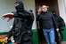 Сергей Удальцов выходит из подъезда своего дома после окончания обыска. «Это произвол и провокация, и я надеюсь, общество не будет молчать и отреагирует», — выкрикнул Удальцов.