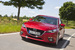 Mazda3
В базовой комплектации хетчбэка нового поколения есть проекционный дисплей и мультимедийная система с возможностью выхода в интернет и прослушивания SMS-сообщений, пришедших на айфон или смартфон. Среди новых двигателей Mazda3 - 1,5- и 2,0-литровые бензиновые моторы SkyАctivе от 100 до 165 лошадиных сил. В последнем варианте автомобиль разгонится до 100 км/ч за 8,2 секунды - вполне быстро.