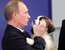 Владимир Путин держит на руках щенка болгарской овчарки, подаренного ему председателем Совета министров Болгарии Бойко Борисовым.