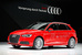 Audi A3 e-tron
Audi показывает два экологически продвинутых варианта модели A3. Подключаемый гибрид (plug-in hybrid) e-tron, потребляющий в среднем 1,5 л бензина на 100 км пути, способен при полностью заряженной батарее проехать на электротяге 50 км. Двухтопливная версия g-tron (биогаз/бензин) при полной заправке может проехать около 1300 км.