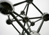 Atomium. Брюссель, 1958
102-метровый Atomium – увеличенная в 165 млрд раз кристаллическая решетка железа – был главным павильоном выставки 1958 г. (инженер Андре Вотеркейн, архитекторы Андре и Жан Полак). Каждая из девяти сфер-атомов имеет диаметр 18 м, они соединены 20 трубами длиной 23 м. Предполагалось разобрать конструкцию после окончания выставки, но Atomium столь полюбился жителям Брюсселя, что решено было его сохранить. Сегодня это одна из главных туристических достопримечательностей бельгийской столицы, в сферах – выставочные павильоны и ресторан.