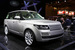 Новый Range Rover
Внешне Range Rover, являющийся бестселлером в своем классе в России, изменился не сильно. Но теперь у него алюминиевый кузов, который на 39% легче старого стального. В результате машина стала весить на 420 кг меньше, что, по заверению Land Rover, сделало ее «заметно» более динамичной, а также снизило расход топлива и выброс CO2.