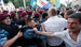 В Киеве вчера депутаты от оппозиции организовали палаточный лагерь, сегодня около «Украинского дома», где должна состояться пресс-конференция Януковича против закона митинговали около 200 человек. Место протеста оцепили сотрудники спецподразделений милиции, произошли столкновения, в результате которых 10 сотрудников спецподразделения "Беркут" были госпитализированы. Спецназовцы применили к митингующим слезоточивый газ, сообщает РИА Новости.