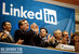 Сооснователь сети LinkedIn Рейд Хоффман (второй слева) и ее гендиректор Джеффри Вейнер (в центре) во время IPO на Нью-Йоркской фондовой бирже.