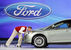 Главный исполнительный директор Ford Алан Мулалли у нового Ford Focus Electric