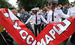 Сотрудники правоохранительных органов осматривают плакат участников акции оппозиции "Марш миллионов"