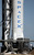 Ракета-носитель Falcon 9 компании Space X с частным космическим кораблем Dragon на стартовой площадке космодрома на мысе Канаверал перед запуском к МКС
