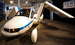 Terrafugia Transition
Terrafugia Transition Flying Car автомобиль со складными крыльями, который довольно медлителен на хайвее (не более 100 км/час) и чуть резвее в воздухе (185 км/час). Презентация этого технологического чуда прошла с огромным успехом, несмотря на то что по очевидным причинам полноценный тест-драйв осуществить было невозможно