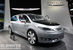 Chrysler 700C
Авангардный минивен от Chrysler, выделяющийся в первую очередь своим необычным остеклением. Никаких технических характеристик не прилагается, это чистый продукт дизайна, воплощенный в металле и пластике на базе минивена Town & Country. Стиль у машины конечно скорее итальянский, чем американский. Утверждают, что глава Fiat Сержио Маркионне (Sergio Marchionne) решил поставить концепт на стенд Chrysler в самый последний момент. Босс итальяно-американского альянса решил провести «разведку боем» и проверить реакцию местной публики на разработку, которая только теоретически может стать новым совместным автомобилем Lancia и Chrysler.