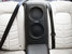 Вместо подлокотника задние сиденья разделяют динамики Bose