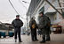 Усиленные наряды сотрудников правоохранительных органов возле ТЦ Европейский.