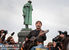 Юрий Шевчук спел на митинге в защиту Химкинского леса.