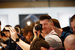 Фотограф делает снимок Samsung Galaxy S6 Edge