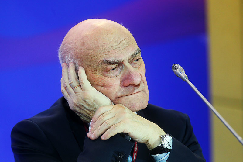 Евгений Ясин