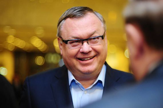 ВТБ готов рефинансировать долги "Мечела", сказал предправления банка ВТБ Андрей Костин