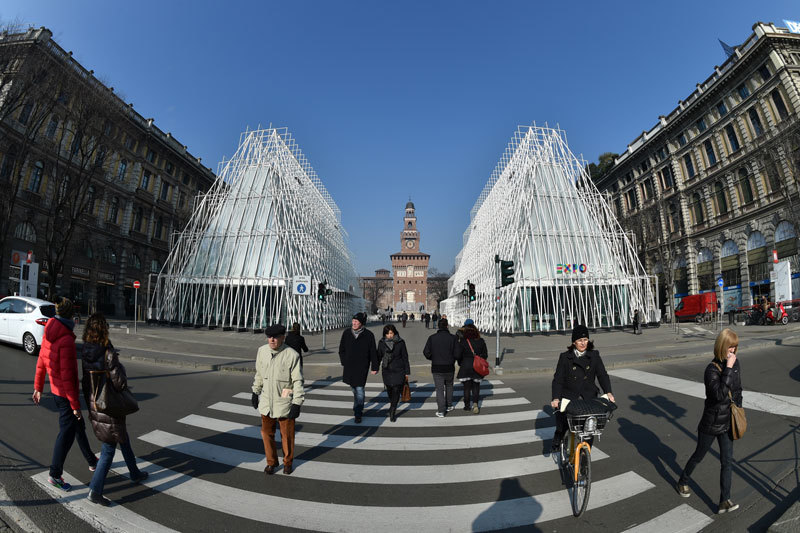 За первый месяц работы Expo 2015 на нее продано 15 млн билетов, притом что изначально организаторы предполагали принять 20 млн посетителей за полгода