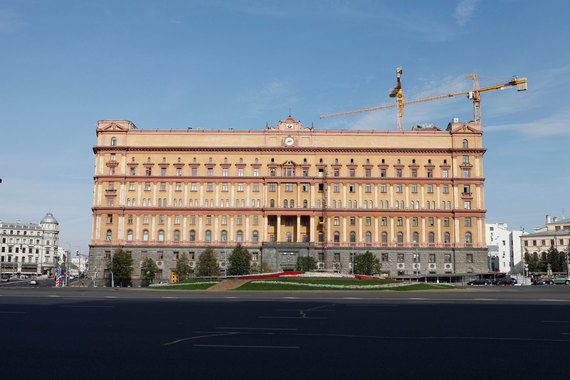 Мосгоризбирком в четверг рассмотрит инициативу КПРФ о проведении референдума по вопросам городской реформы здравоохранения и образования, а также восстановления на Лубянской площади памятника Дзержинскому