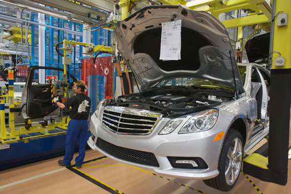 Daimler из-за санкций откладывает решение о строительстве завода в России