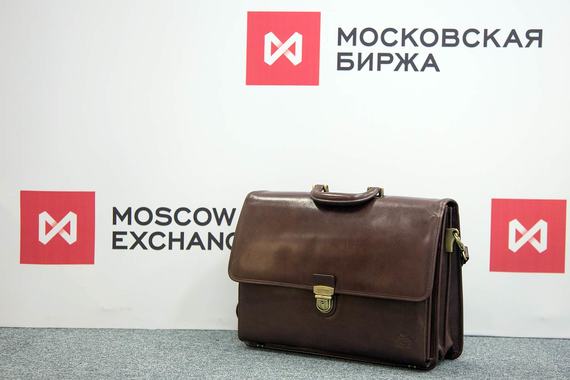 ЦБ нашел на Московской бирже участников, упорно торговавших себе в убыток