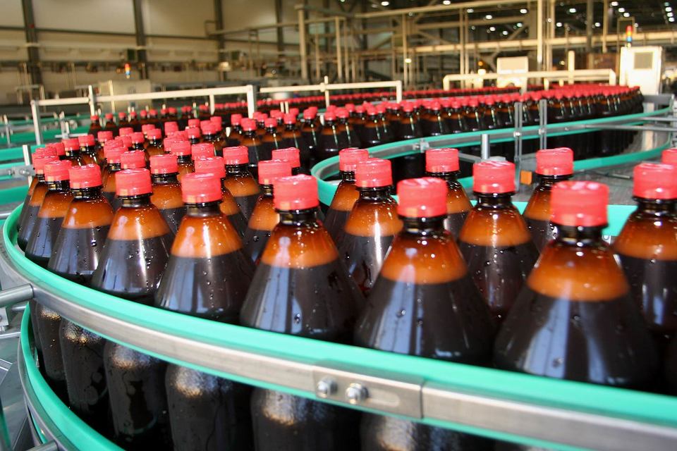 ФАС не против ограничения продаж пива в пластиковых бутылках емкостью свыше 1,5 л