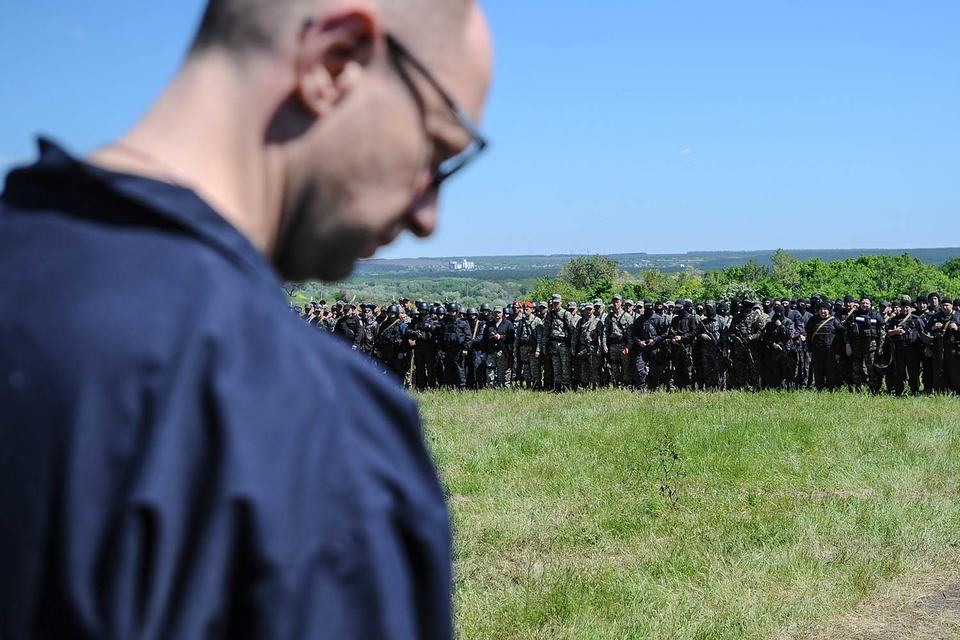 Cамое чувствительное падение пережил победивший на выборах Народный фронт во главе с премьером Арсением Яценюком