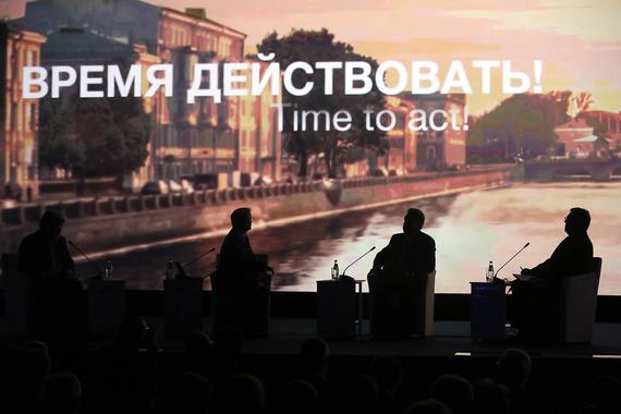 Место и время для своего заявления Алексей Кудрин (справа) выбрал не случайно