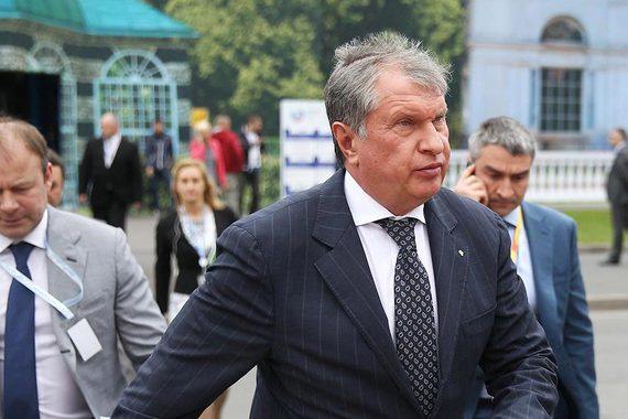 Финансовое положение «Роснефти» стабильно, заверил Сечин
