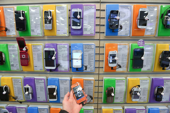 Пока Samsung продает в России в основном Android-фоны