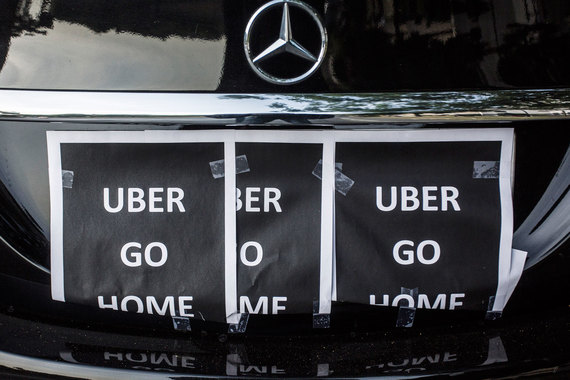 Гендиректор французского подразделения сервиса по вызову водителей Uber Тибо Симфаль и генеральный менеджер Uber Europe Пьер-Димитри Гор-Коти были задержаны полицией в Париже