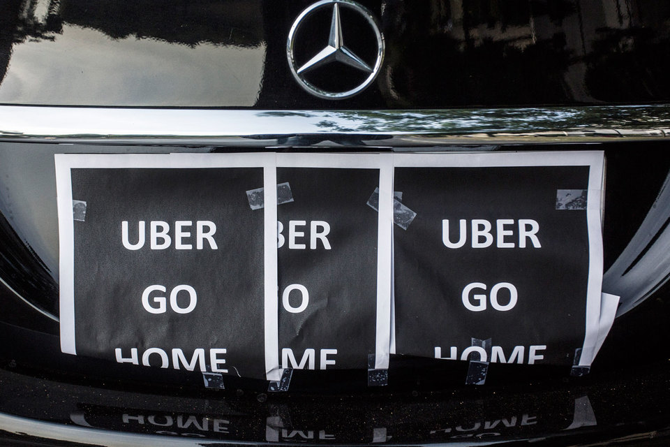 Гендиректор французского подразделения сервиса по вызову водителей Uber Тибо Симфаль и генеральный менеджер Uber Europe Пьер-Димитри Гор-Коти были задержаны полицией в Париже