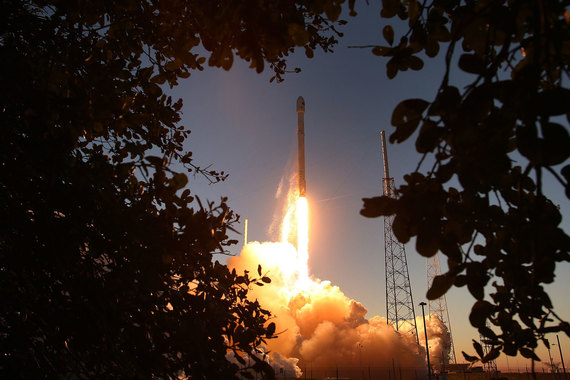 Falcon 9 был флагманским космическим кораблем частной компании Space Exploration Technology, более известной как SpaceX