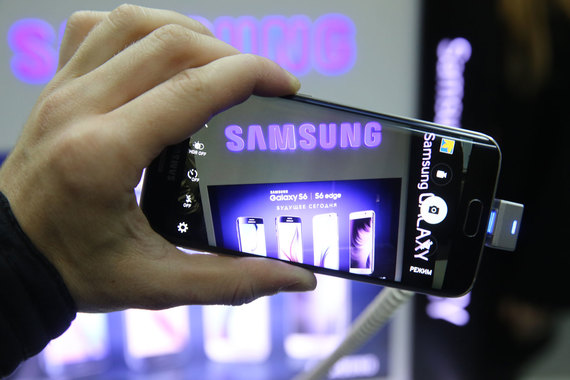 Samsung впервые обогнал Apple по выручке от продаж смартфонов в России