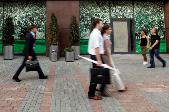 Прежде чем продавать долги коллекторам, банки пытаются передавать их на аутсорсинг (долг остается на балансе банка) по 4–5 раз вместо прежних 1–2 раз, указывают аналитики «Секвойи»