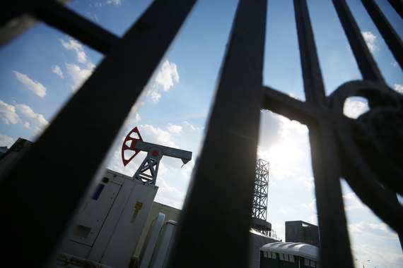 В ходе торговой сессии стоимость фьючерсного контракта на нефть марки Brent с поставкой в августе на торгах лондонской биржи ICE снизилась на $3 за баррель